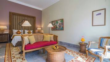 Studio Suite Pool Access | Premium bedding, minibar, in-room safe, individually decorated