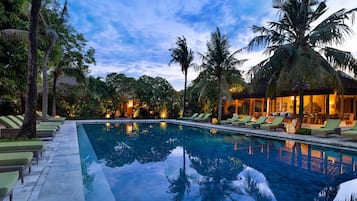 Outdoor pool, pool umbrellas, sun loungers