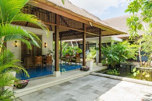 Couples treatment rooms, body treatments, aromatherapy, body wraps - Sudamala Resort, Sanur (Denpasar)