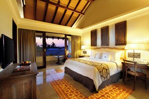 Premium bedding, minibar, in-room safe, desk