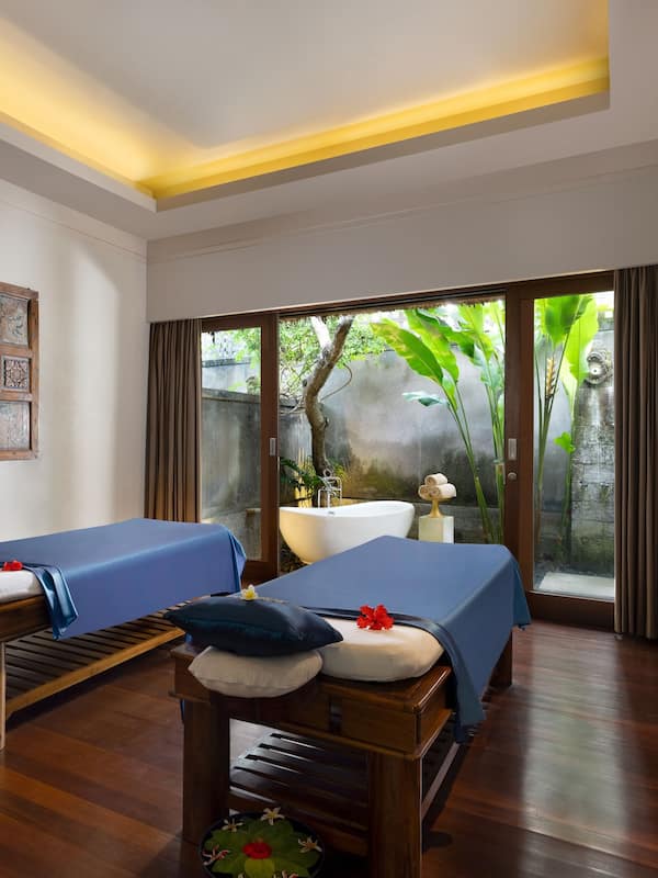 Couples treatment room(s), body treatments, aromatherapy, body wraps