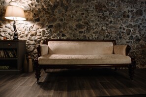Doppel- oder Zweibettzimmer, mit Bad (room double single) | Lobby