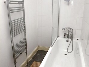 Bathroom - Tooting Place Apartments (Mitcham)