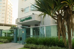 Pintu masuk properti