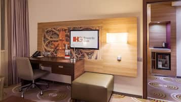 Suite, 1 King-Bett, Stadtblick | Wohnbereich