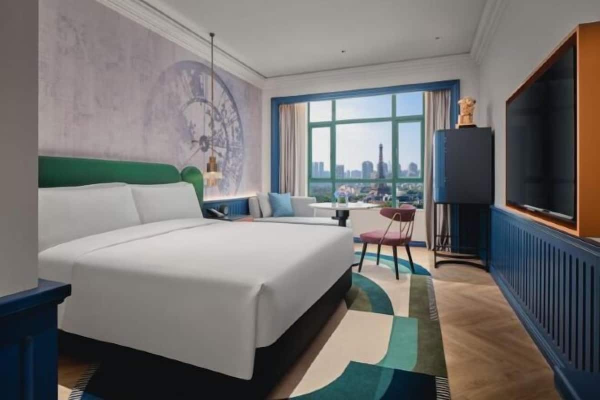 1 bedroom, premium bedding, minibar, in-room safe
