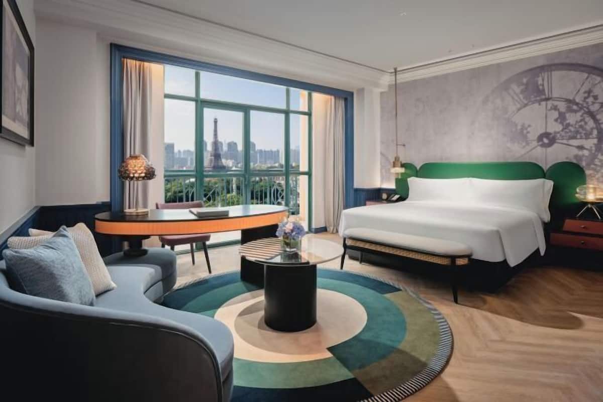 1 bedroom, premium bedding, minibar, in-room safe