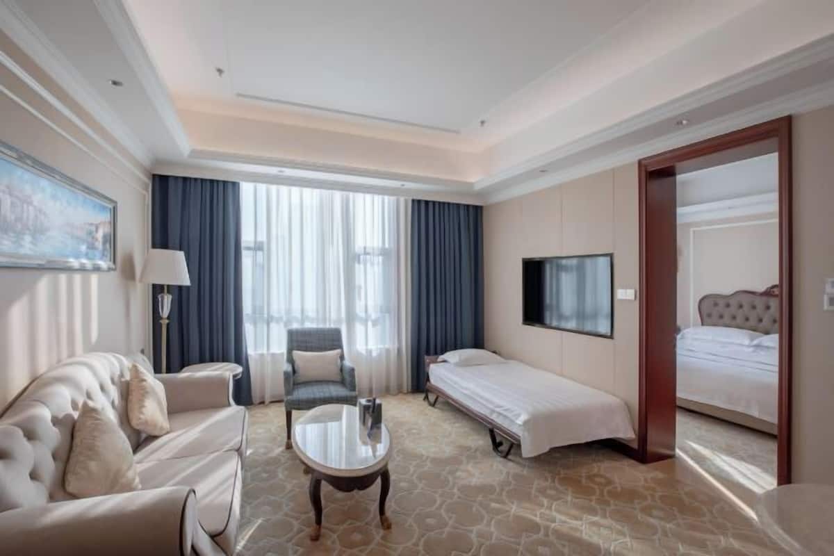 1 bedroom, premium bedding, minibar, in-room safe