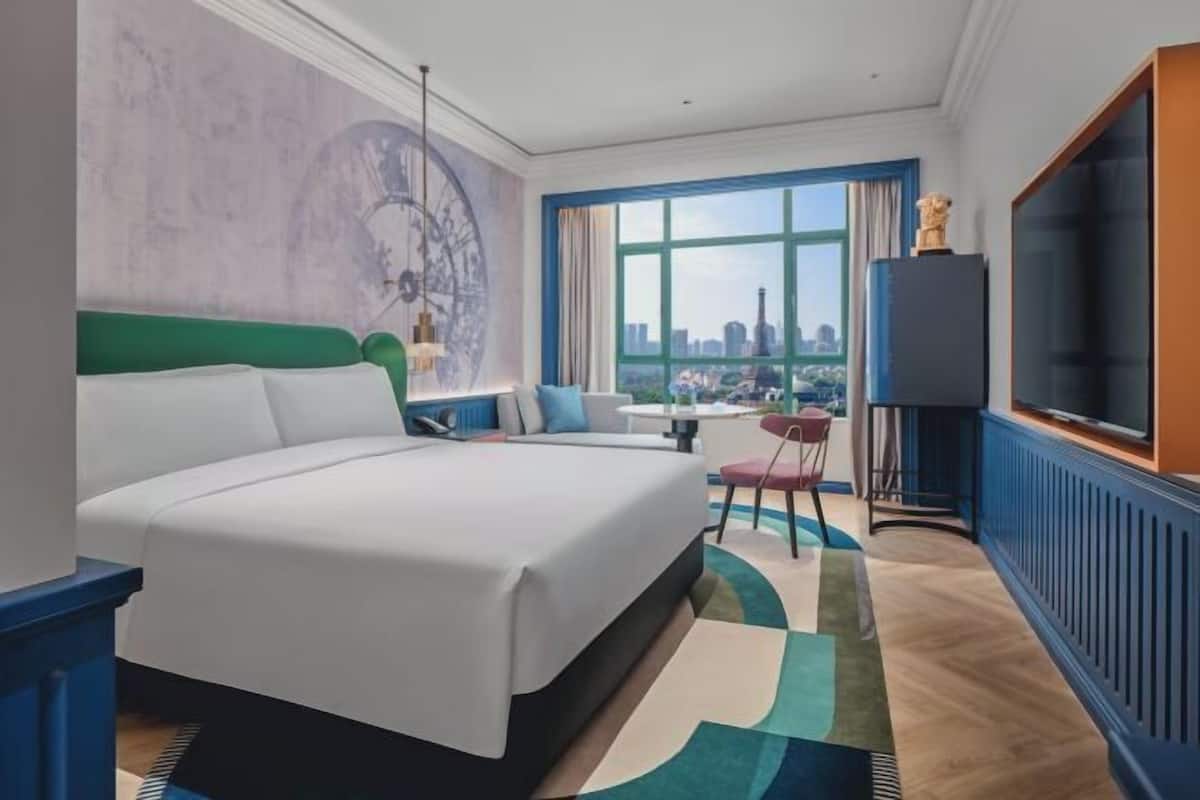 1 bedroom, premium bedding, minibar, in-room safe