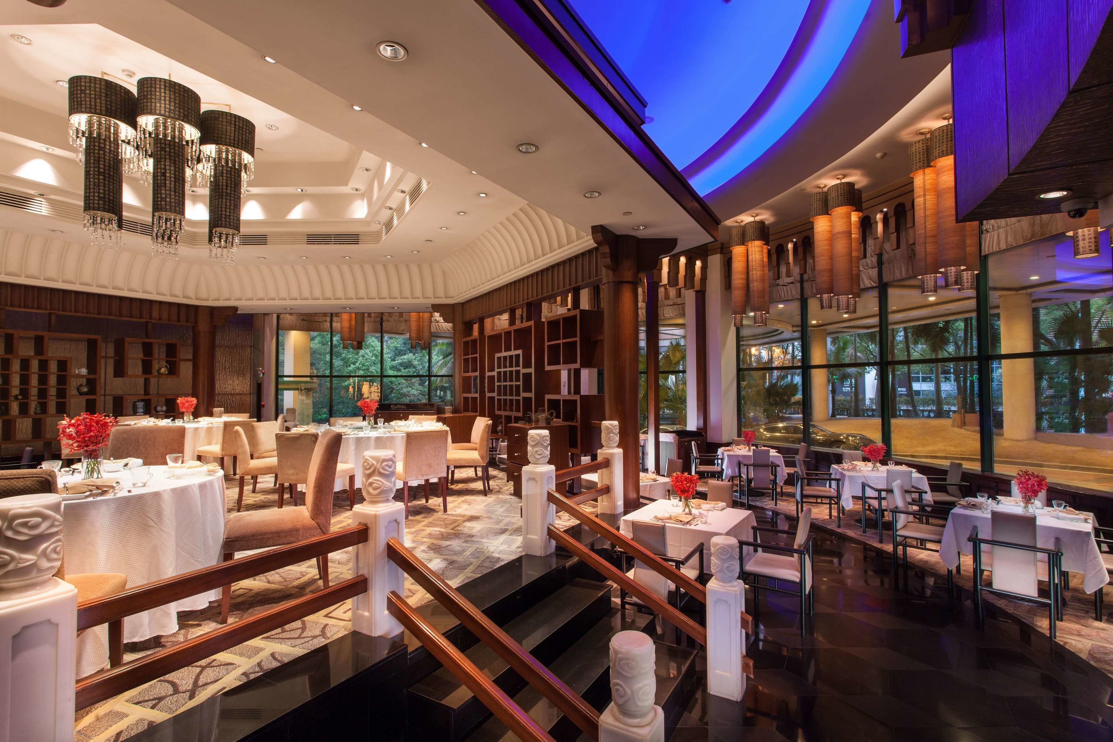 4 restaurants, breakfast served