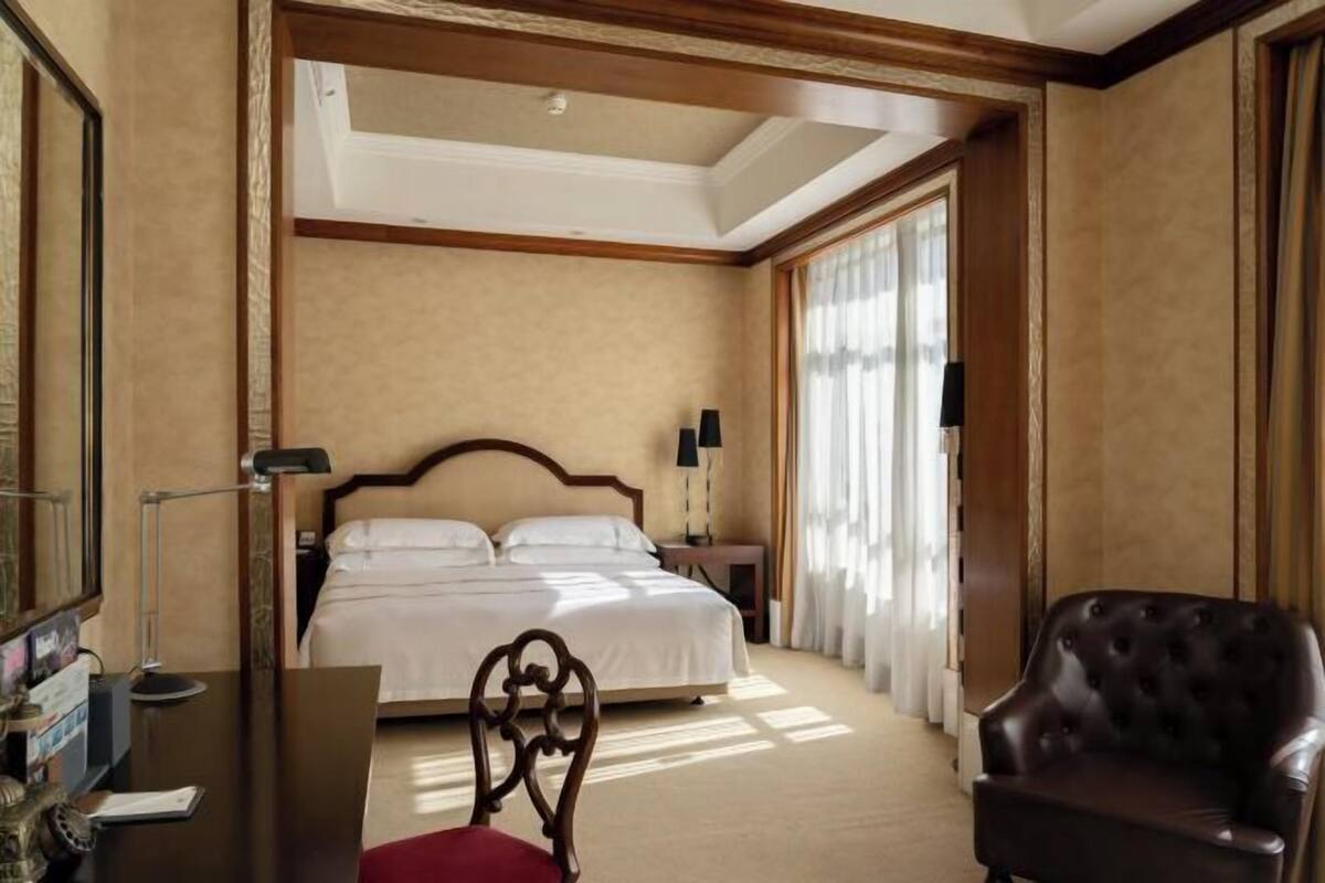 Hochwertige Bettwaren, Minibar, Zimmersafe, Schreibtisch