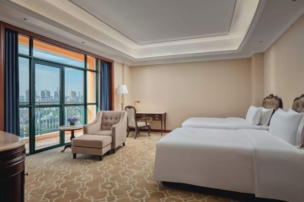 1 bedroom, premium bedding, minibar, in-room safe