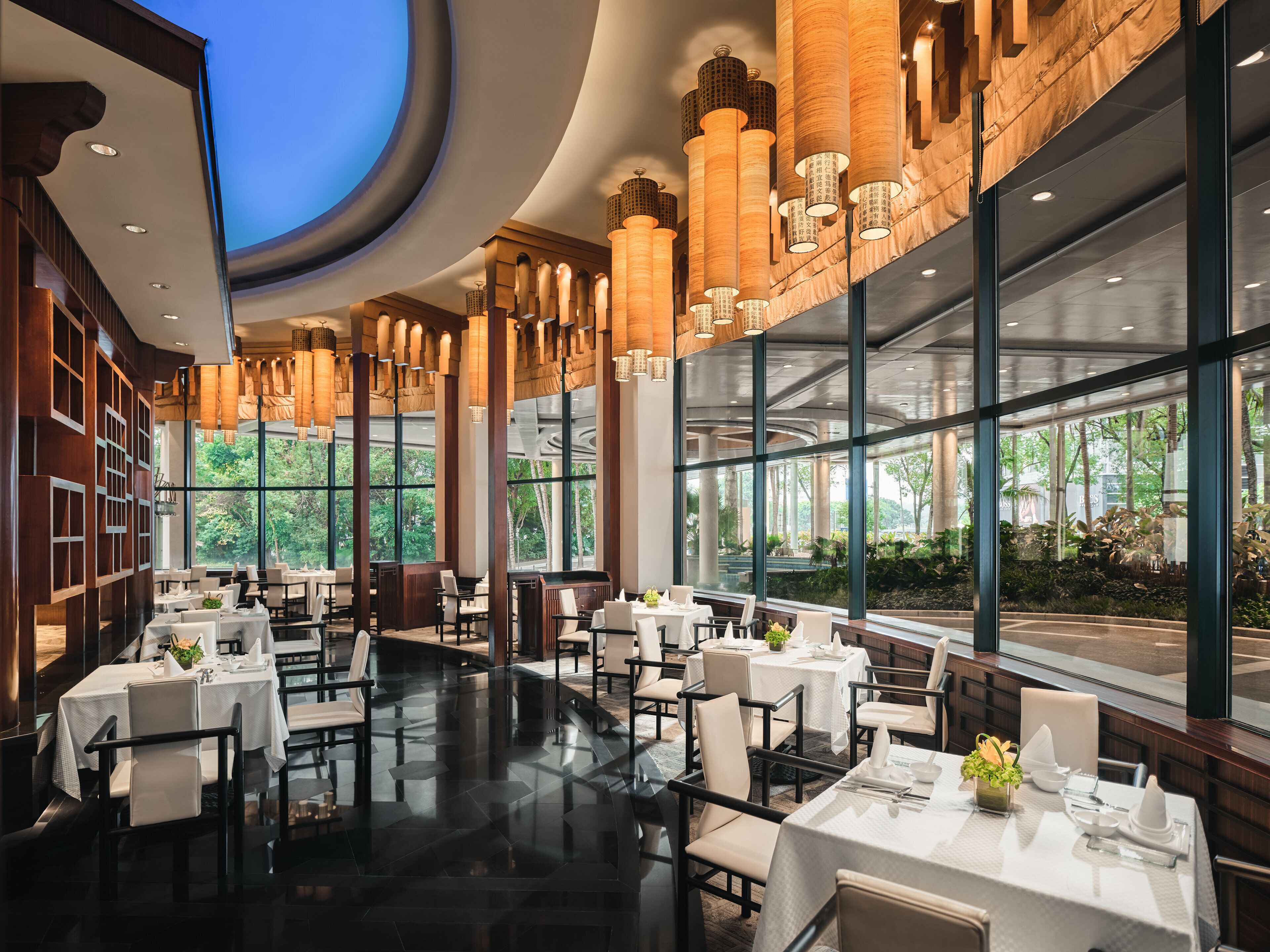 4 restaurants, breakfast served