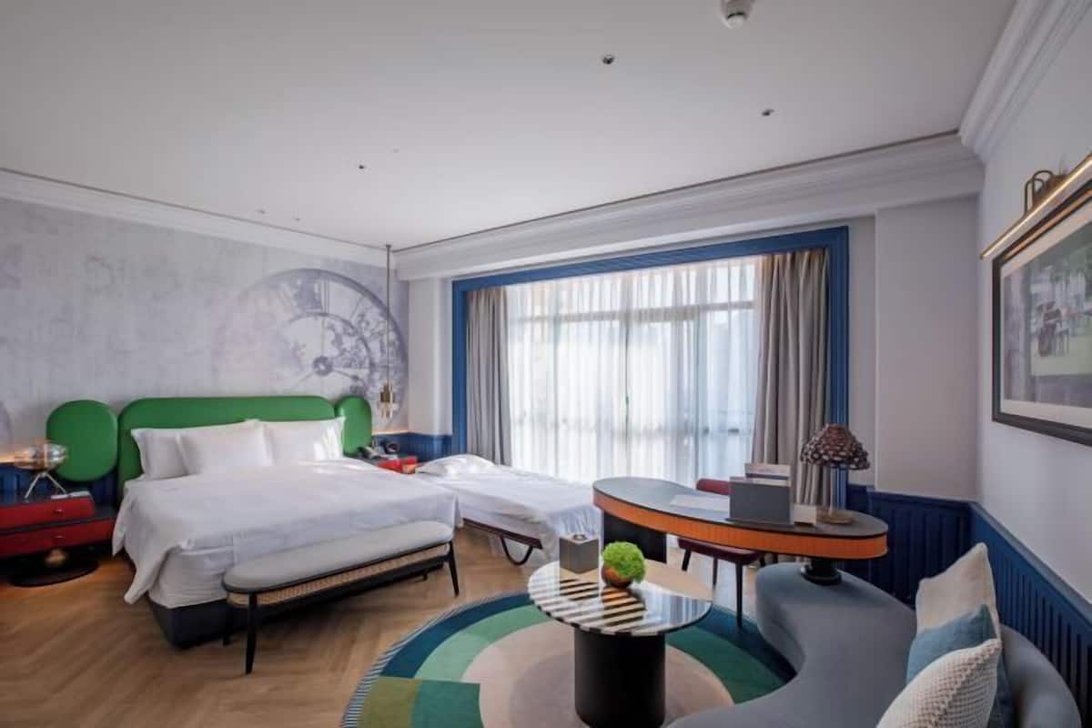 1 bedroom, premium bedding, minibar, in-room safe