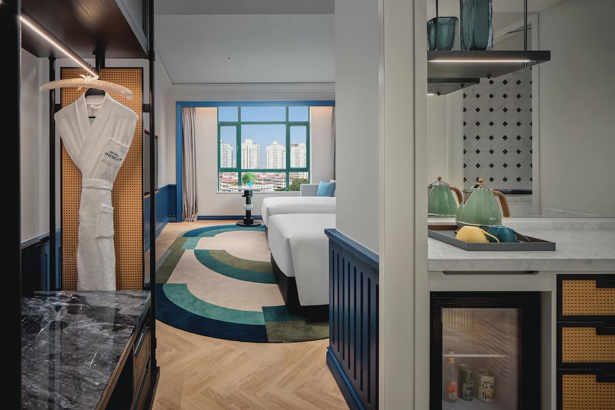 1 bedroom, premium bedding, minibar, in-room safe