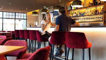 Bar panoramico, con vista sul giardino, aperto tutti i giorni