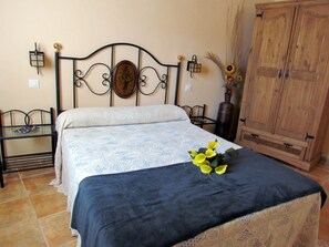 xxFamily Room, Kitchenette 4 people | Room amenity