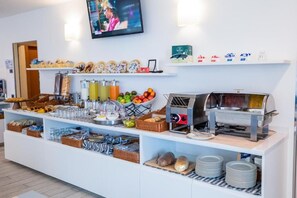 Free daily continental breakfast - Hotel Gabbiano (Rimini)