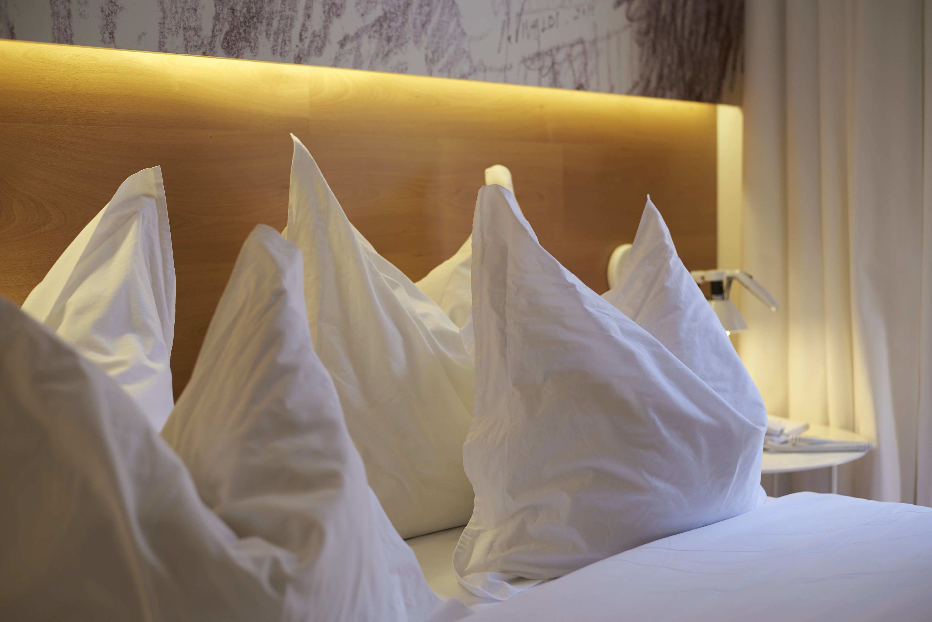 standard double room | premium bedding, down duvets, individually furnished, desk