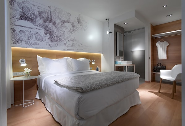 Standard-Doppelzimmer | Hochwertige Bettwaren, Daunenbettdecken, individuell eingerichtet