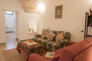 ห้องดีลักซ์สวีท | บริเวณนั่งเล่น | ทีวีจอแอลซีดี