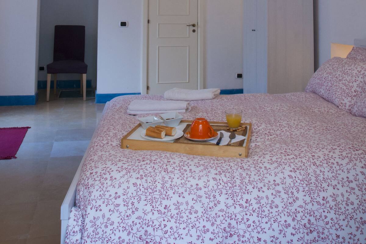 Superior Room | Desk, free cribs/infant beds, rollaway beds, free WiFi