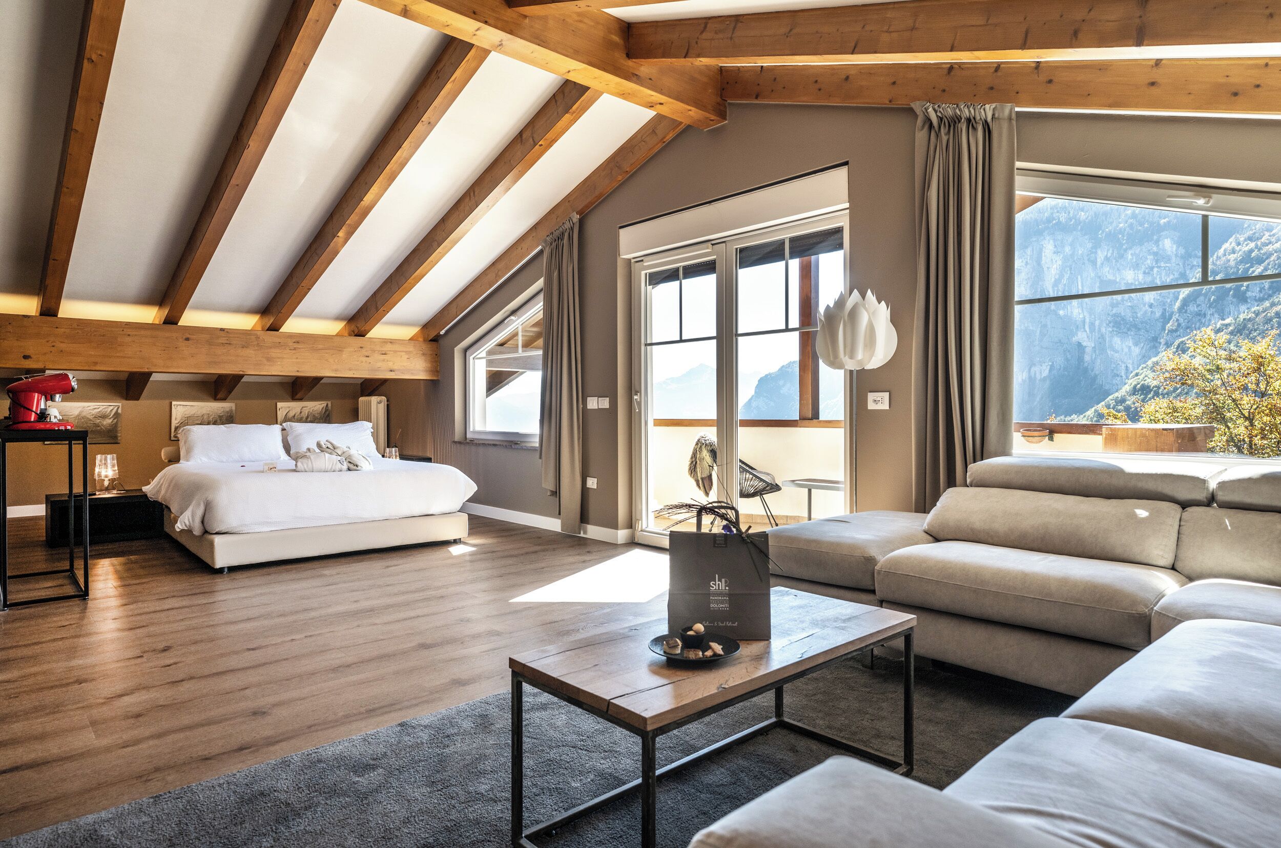 미니바, 객실 내 금고, 책상, 암막 커튼