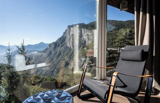 Junior Suite | Minibar, in-room safe, desk, blackout drapes