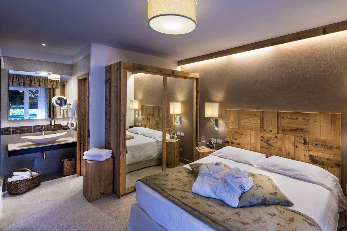 Family Suite | Minibar, in-room safe, desk, soundproofing