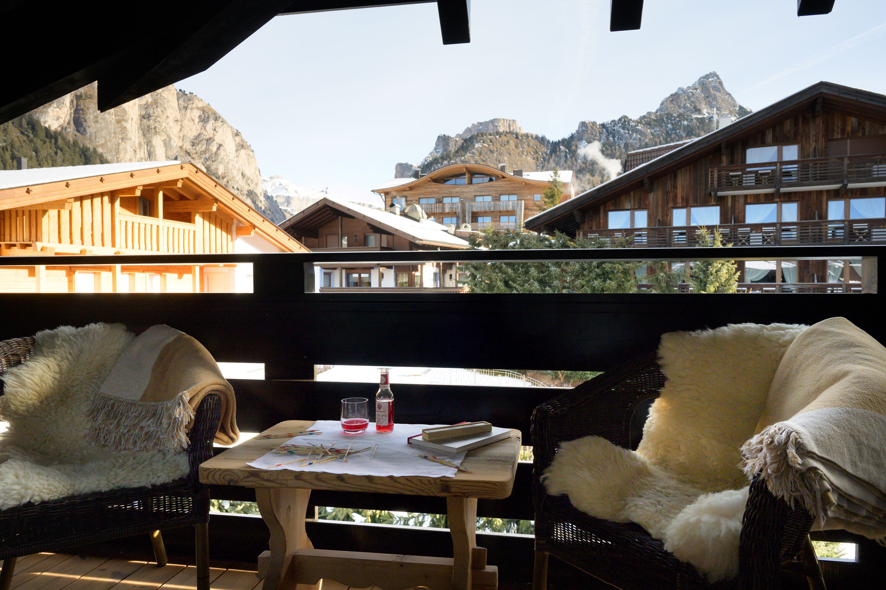 Ropa de cama de alta calidad, cubrecamas y minibar 