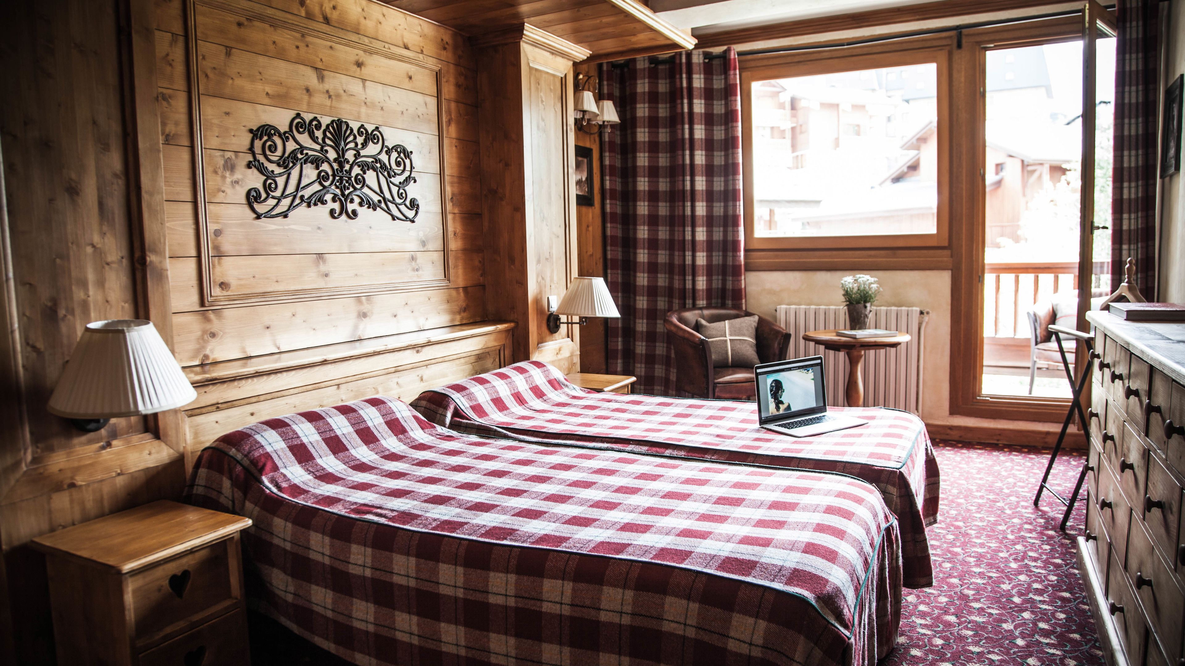 standard double or twin room, balcony, mountain view (south facing) | desk, soundproofing, cots/infant beds, free wifi