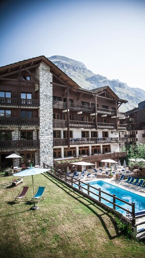 Front of property - Hôtel Altitude (Val-d'Isere)