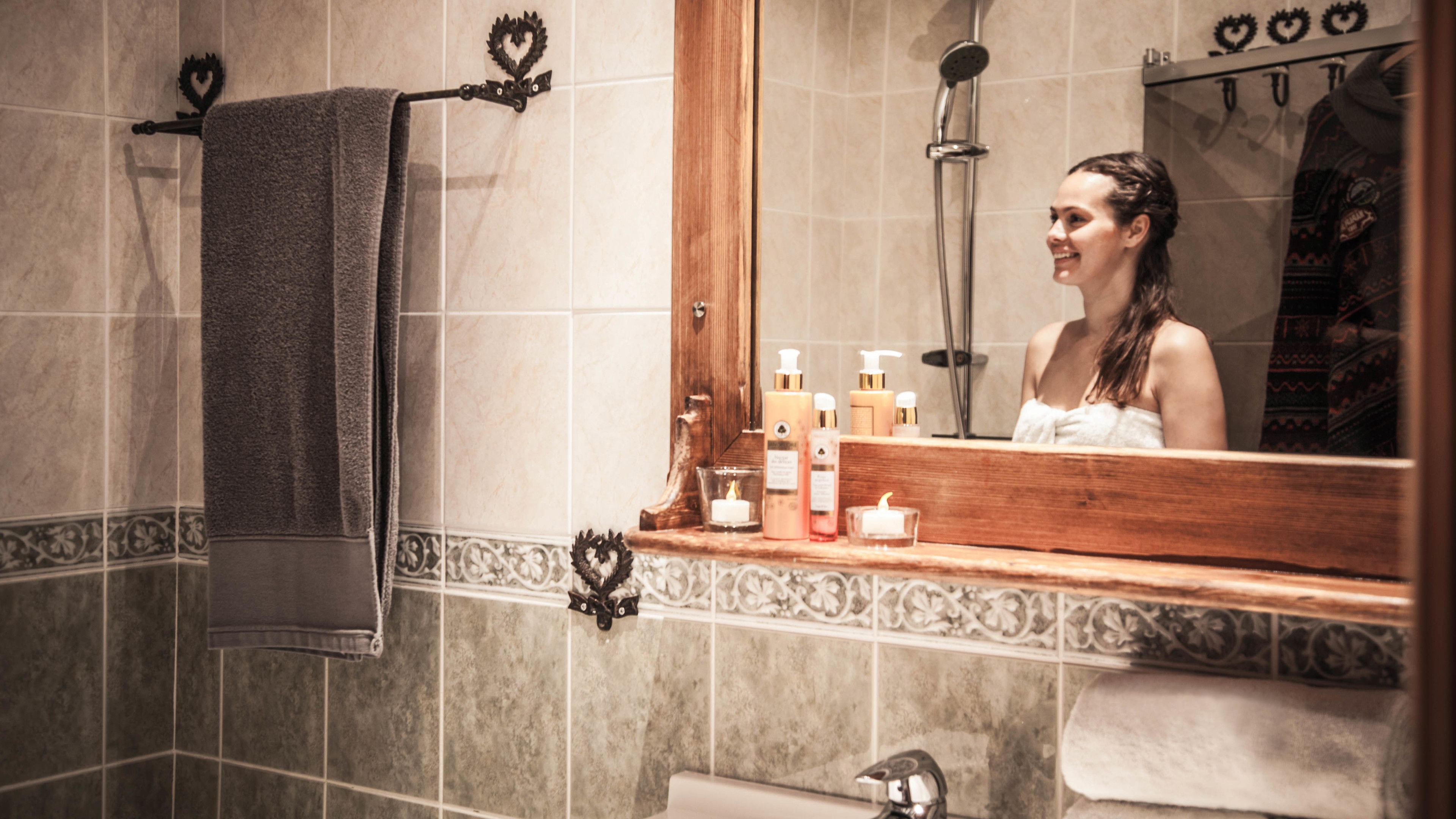 desk, soundproofing, cots/infant beds, free wifi