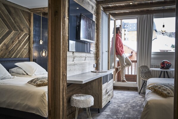 Standard Double or Twin Room, Balcony, Mountain View (South Facing) | Desk, soundproofing, cribs/infant beds, free WiFi - Hôtel Altitude (Val-d'Isere)