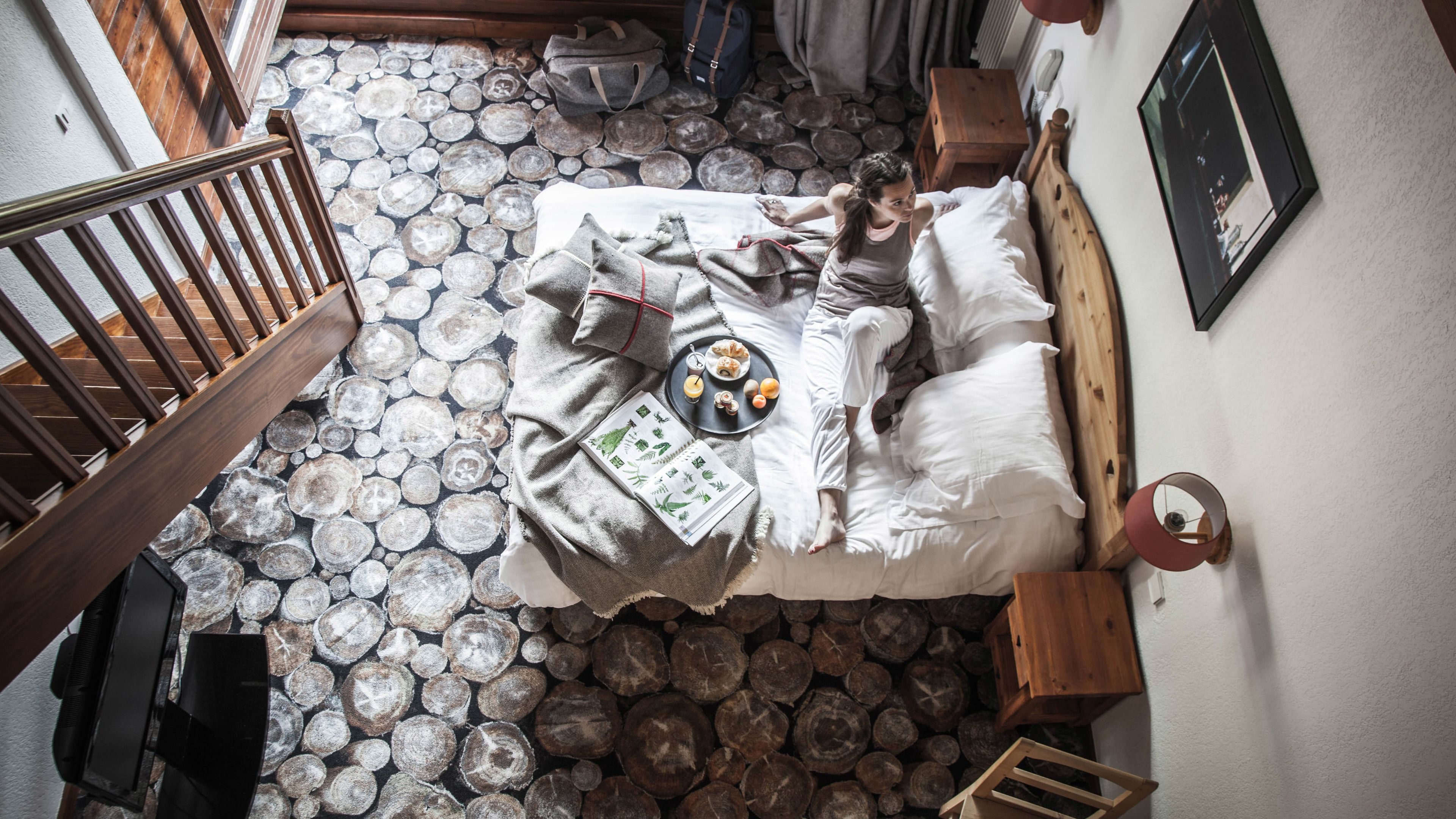 desk, soundproofing, cots/infant beds, free wifi