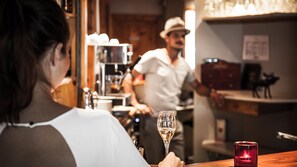 Bar (on property) - Hôtel Altitude (Val-d'Isere)