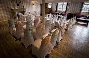 Instal·lacions cobertes per a la celebració de casaments