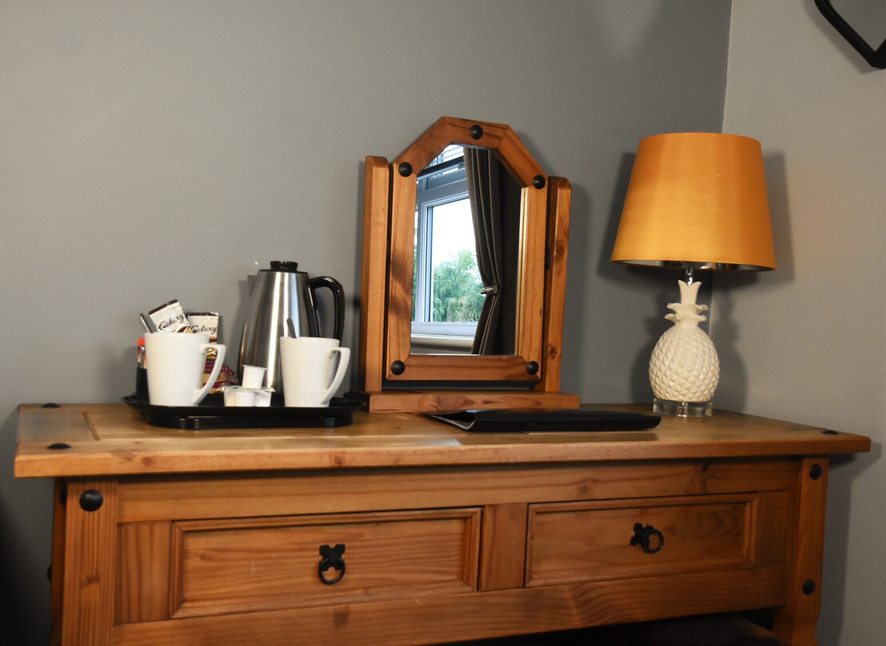 Double Room, Ensuite (King Bed & Single Bed) | Bed sheets