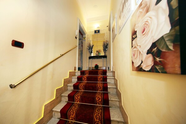 Staircase - Tibullo Guesthouse (Rome)