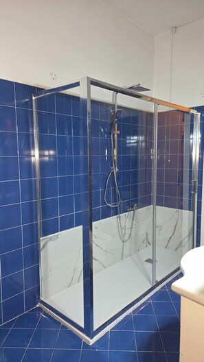 Comfort-Dreibettzimmer | Badezimmer