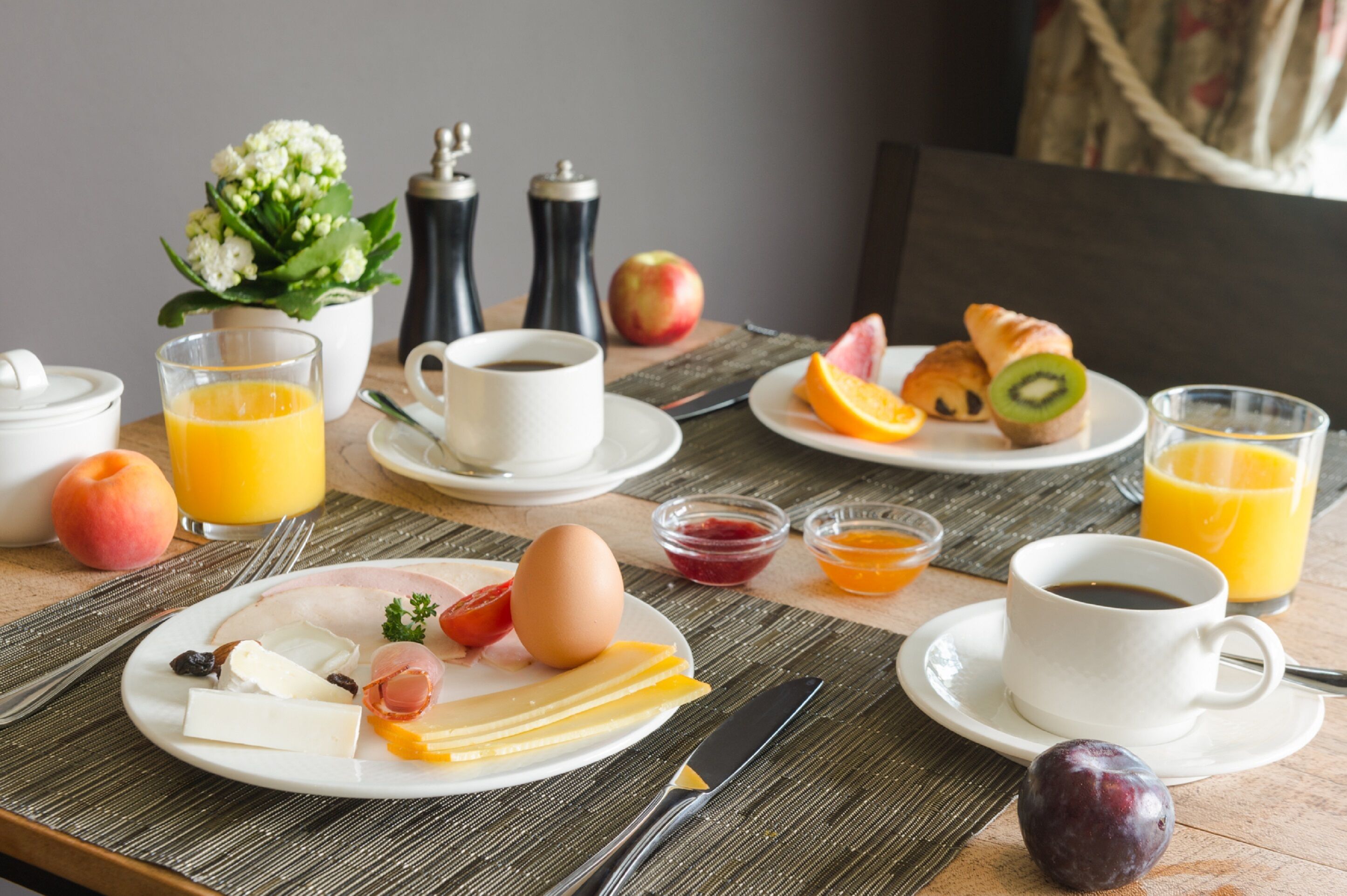 daily buffet breakfast (eur 25 per person)