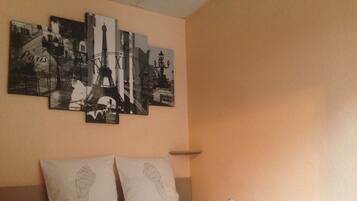 Bureau, Wi-Fi gratuit, draps fournis