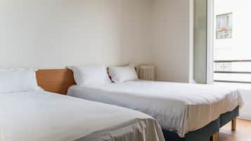 Triple Room | Desk, free WiFi, bed sheets