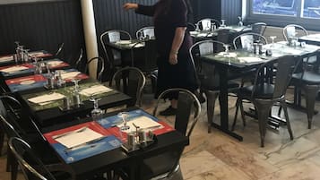Se sirven desayunos, almuerzos y cenas