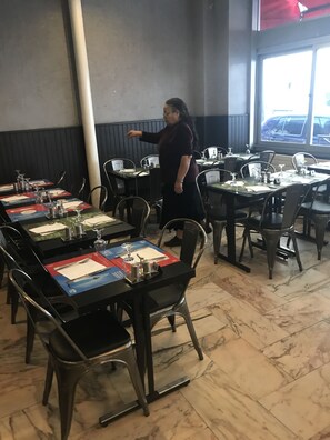 Der serveres morgenmad, frokost og aftensmad