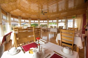 Daily full breakfast (EUR 10 per person)