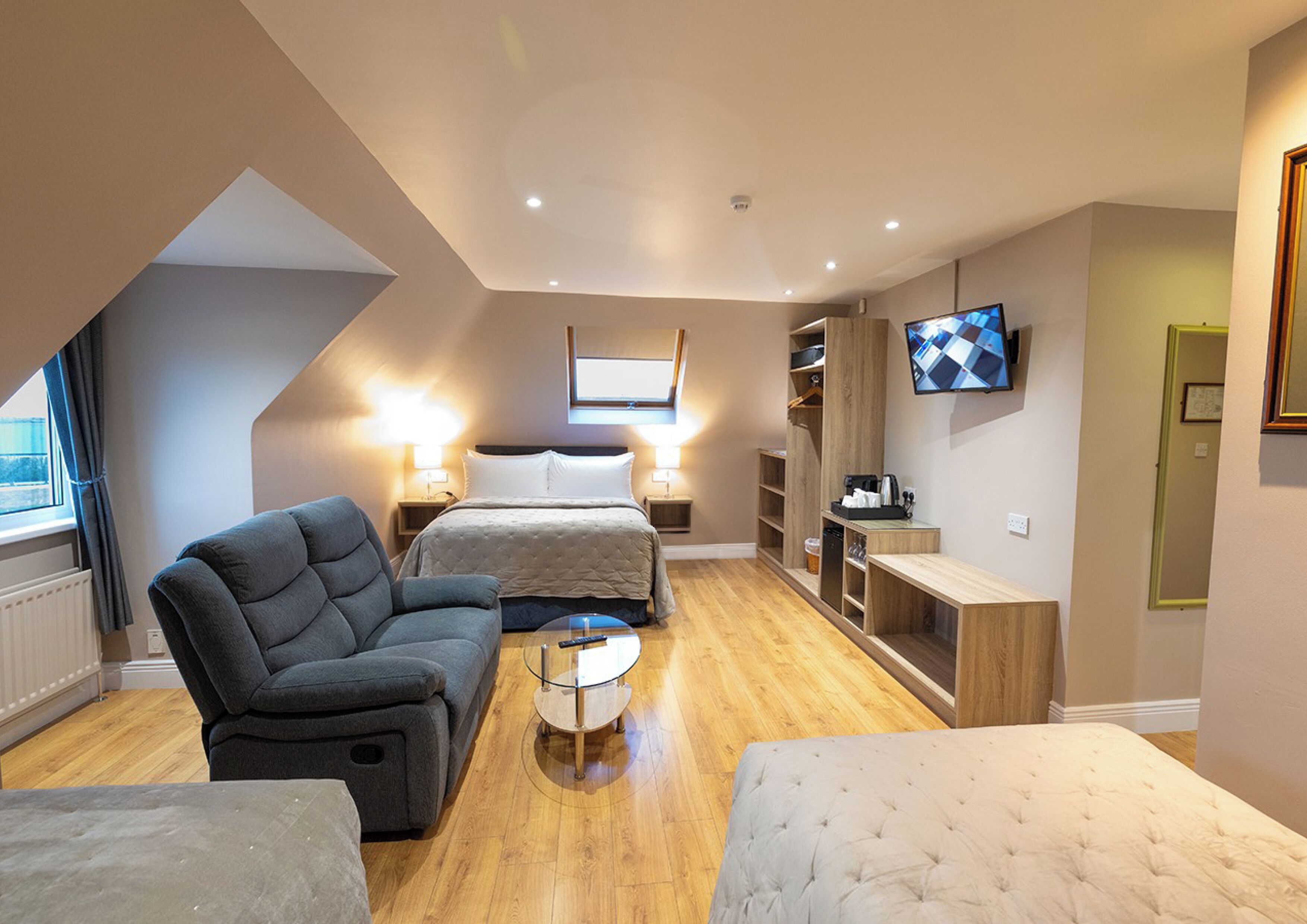 Familien-Doppel- oder -Zweibettzimmer, mit Bad, Meerblick (Golf Course View - Room 3)