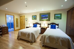 Deluxe Twin Room Ensuite with Bath Sea View (Golf Course View - Room 4)