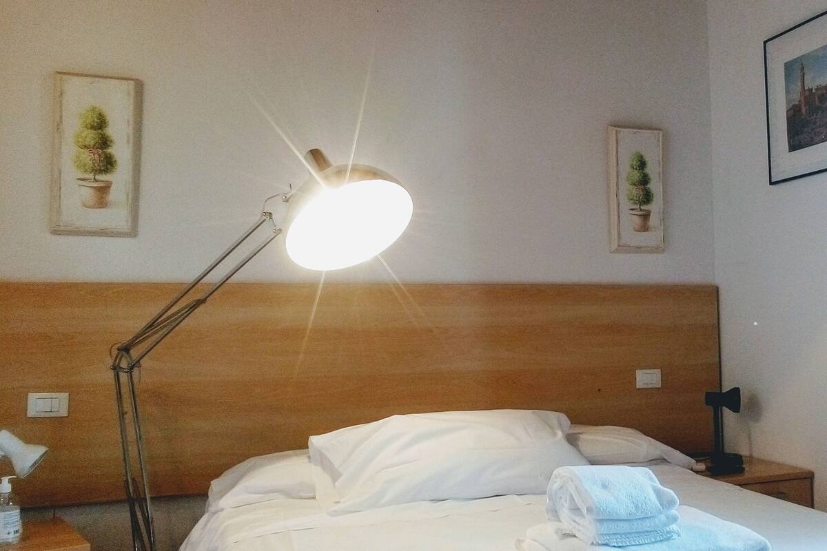 1 bedroom, Egyptian cotton sheets, premium bedding, down duvets
