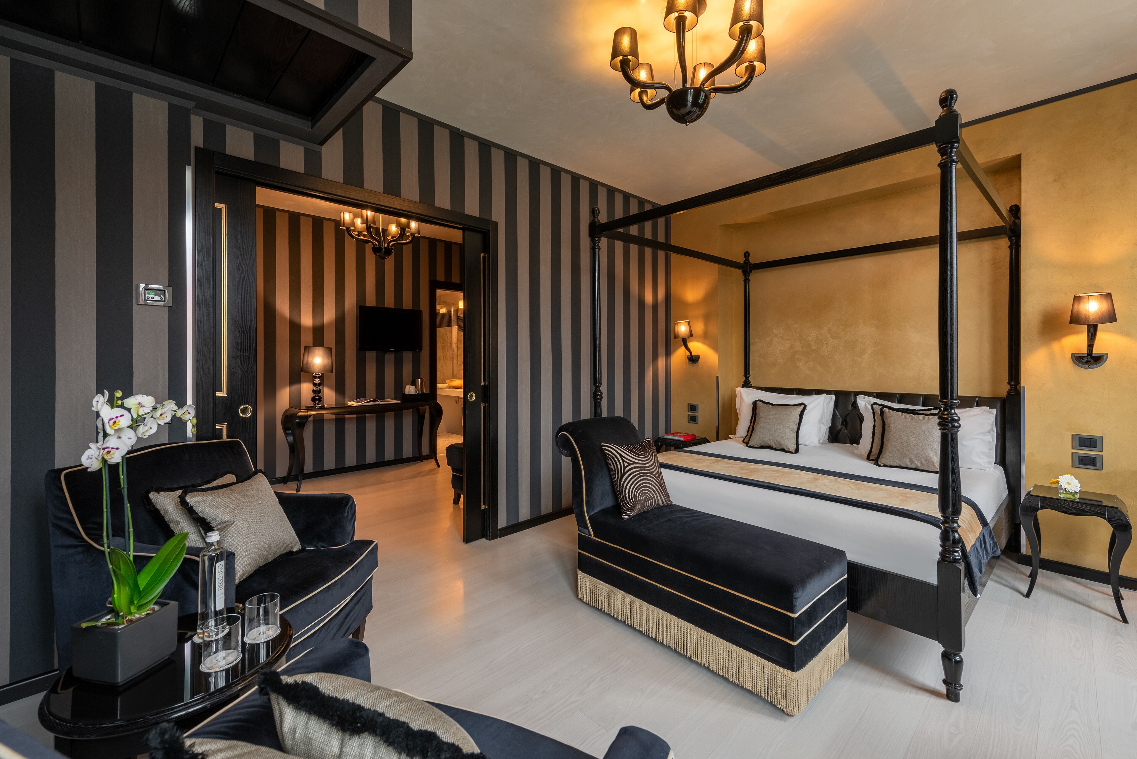 suite, canal view | 1 bedroom, down duvets, minibar, in-room safe